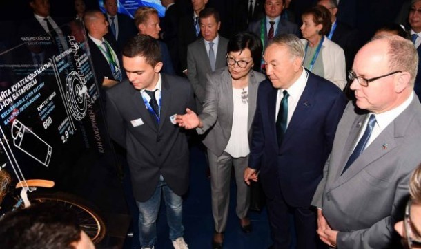 Назарбаев посетил павильон Княжества Монако совместно с Князем Альбером II